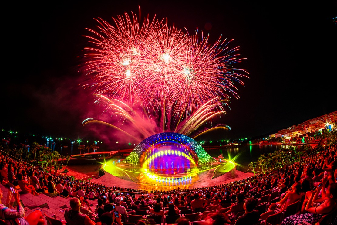 Kiss of the Sea featuring nightly fireworks finales, captivates Indian visitors.jpg