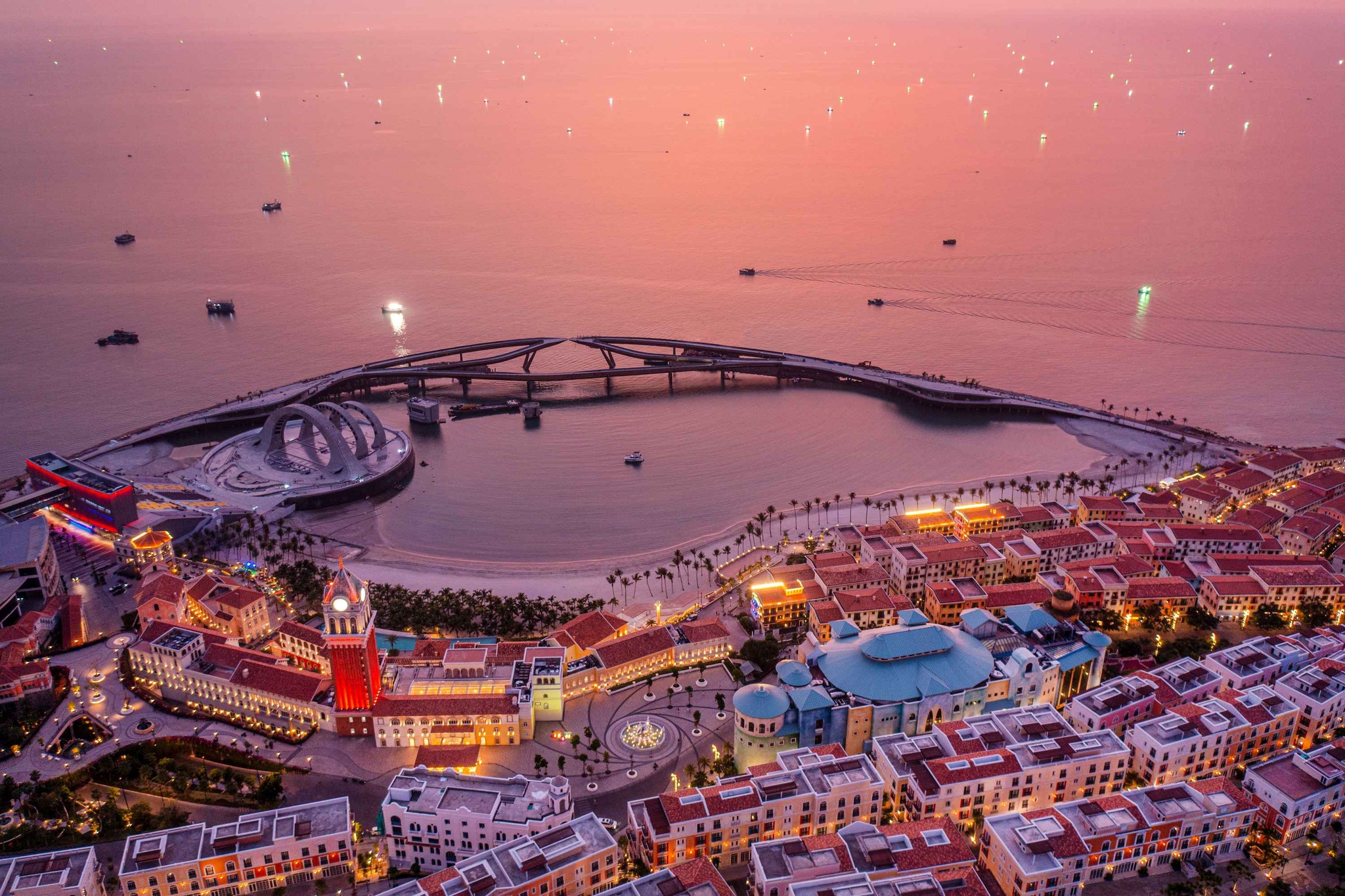 The Straits Times reporter was captivated by the romantic beauty of Sunset Town.jpg