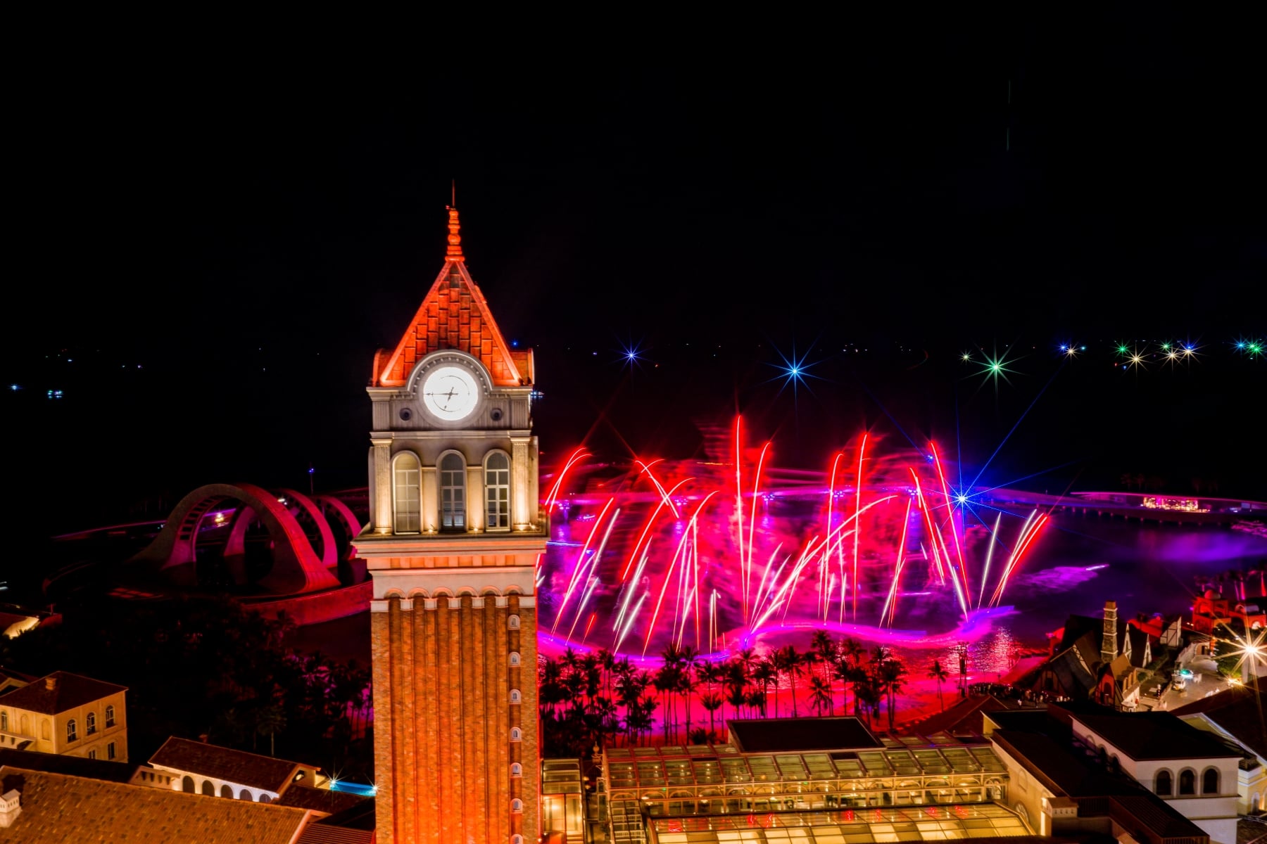 Đại tiệc ánh sáng mang đến danh xưng "hòn đảo 365 ngày pháo hoa" cho đảo Ngọc.jpg