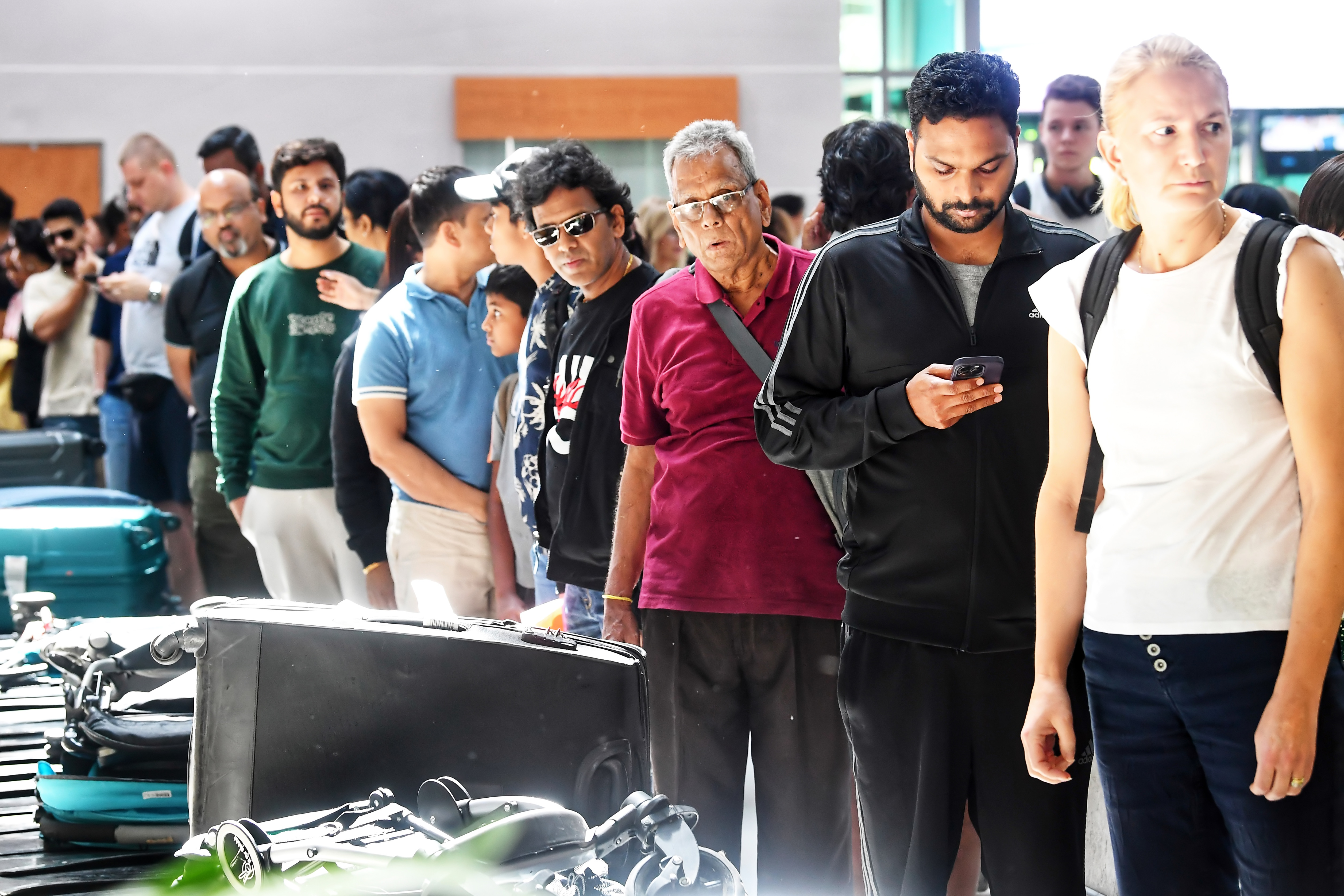 Lượng khách tăng mạnh đặt ra yêu cầu nâng cấp công suất khai thác sân bay lên 20 triệu khách/năm.